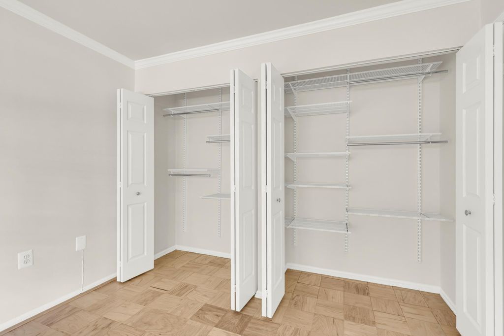 Image 21 of property listing at 746 AZALEA DR #12-746, Rockville, MD 20850