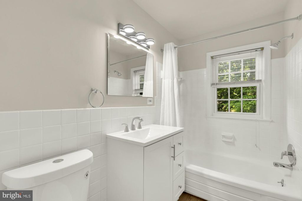 Image 23 of property listing at 746 AZALEA DR #12-746, Rockville, MD 20850