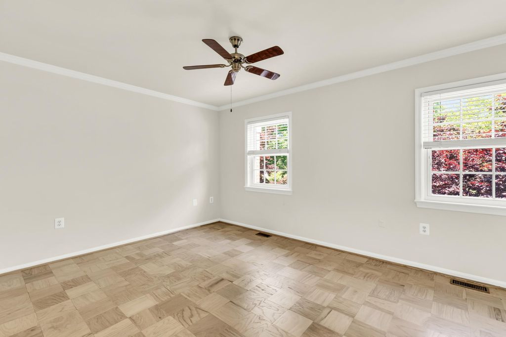 Image 24 of property listing at 746 AZALEA DR #12-746, Rockville, MD 20850