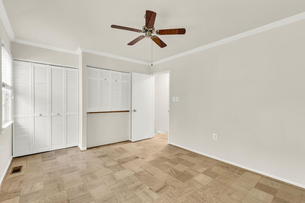 Image 25 of property listing at 746 AZALEA DR #12-746, Rockville, MD 20850