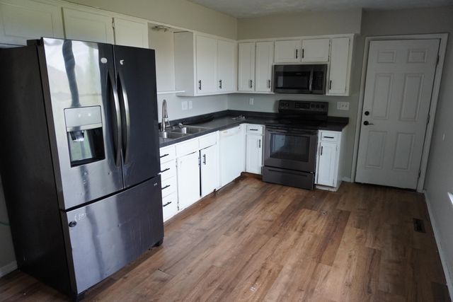 1003 E Parkview Street, Ozark, MO 65721