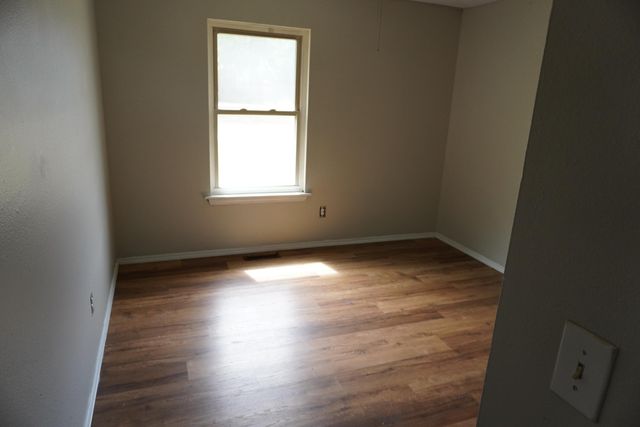 1003 E Parkview Street, Ozark, MO 65721