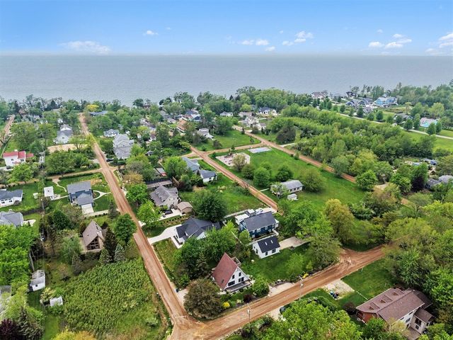 540 East Drive, South Haven, MI 49090