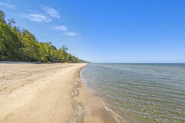 540 East Drive, South Haven, MI 49090