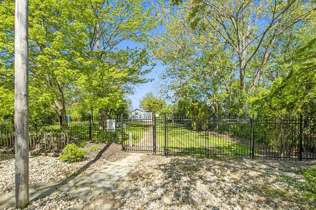 540 East Drive, South Haven, MI 49090