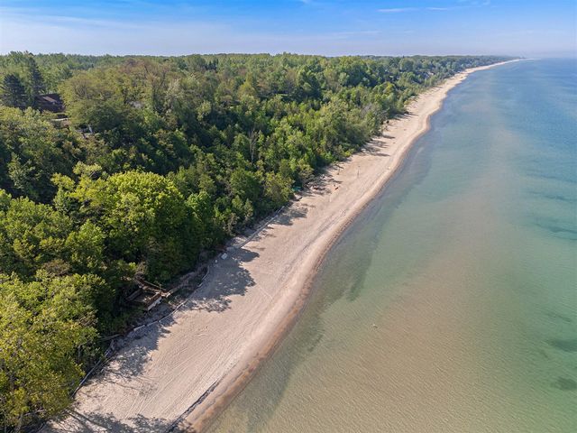 540 East Drive, South Haven, MI 49090