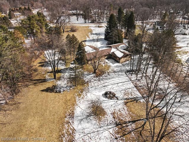 400 Liddy Drive, Brighton, MI 48114