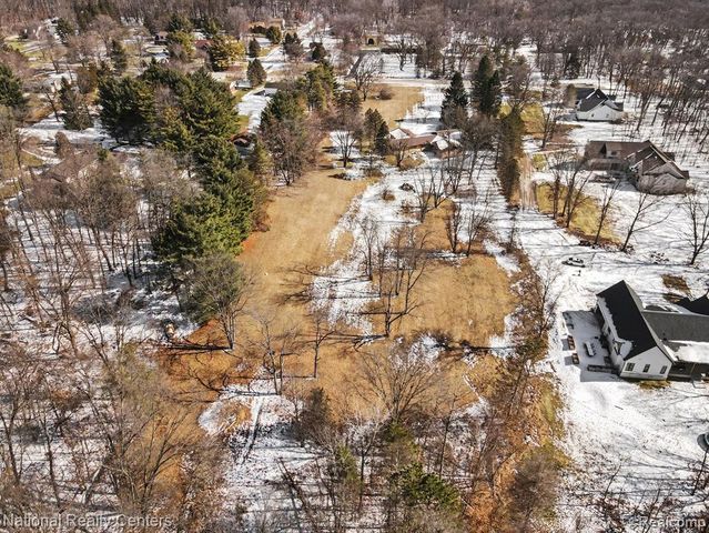 400 Liddy Drive, Brighton, MI 48114