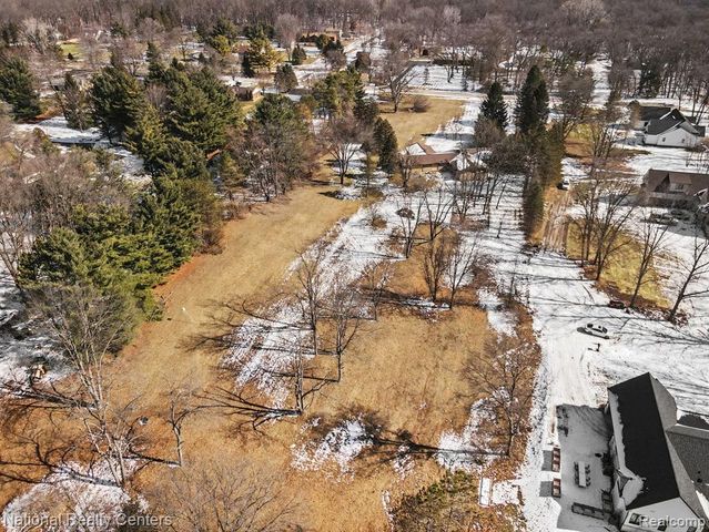 400 Liddy Drive, Brighton, MI 48114