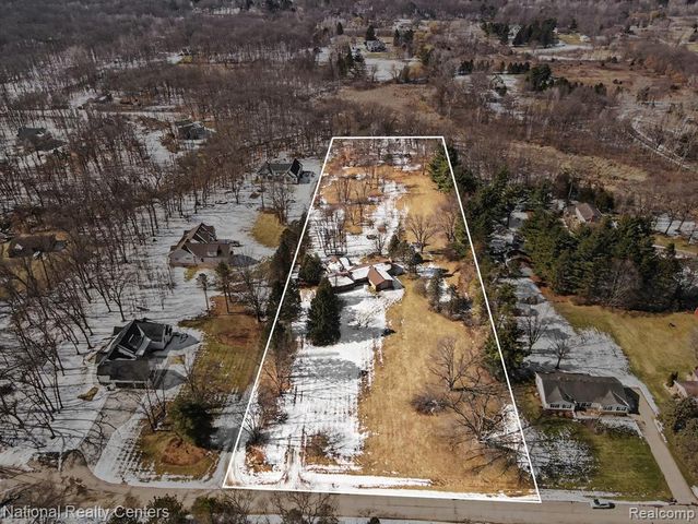 400 Liddy Drive, Brighton, MI 48114