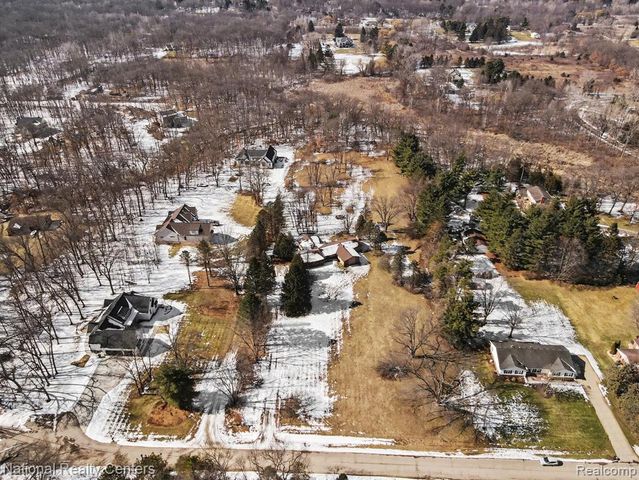 400 Liddy Drive, Brighton, MI 48114