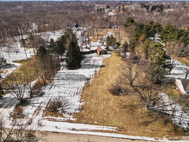 400 Liddy Drive, Brighton, MI 48114