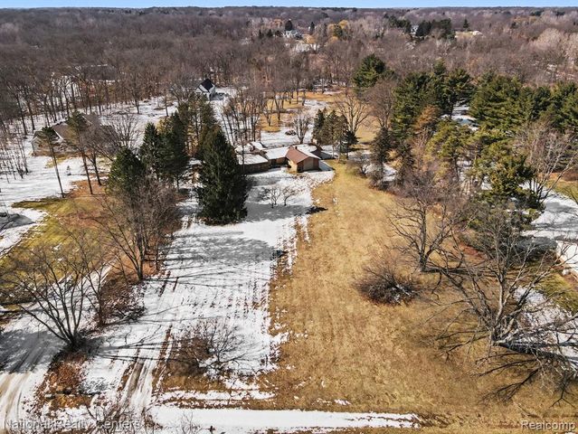 400 Liddy Drive, Brighton, MI 48114