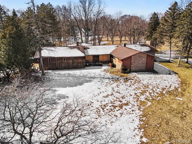 400 Liddy Drive, Brighton, MI 48114