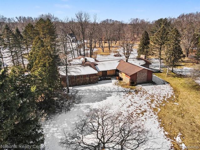 400 Liddy Drive, Brighton, MI 48114