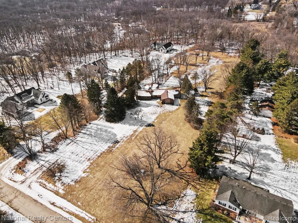 400 Liddy Drive, Brighton, MI 48114