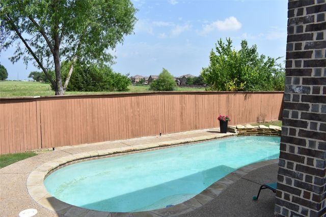 490 Oak Hills Lane, Fate, TX 75189