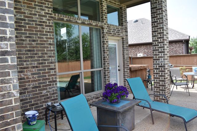 490 Oak Hills Lane, Fate, TX 75189