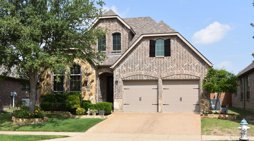 490 Oak Hills Lane, Fate, TX 75189