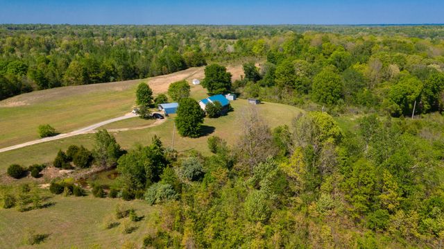881 Coaling Rd, Charlotte, TN 37036