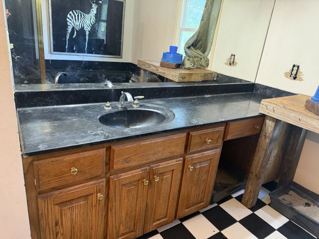 881 Coaling Rd, Charlotte, TN 37036