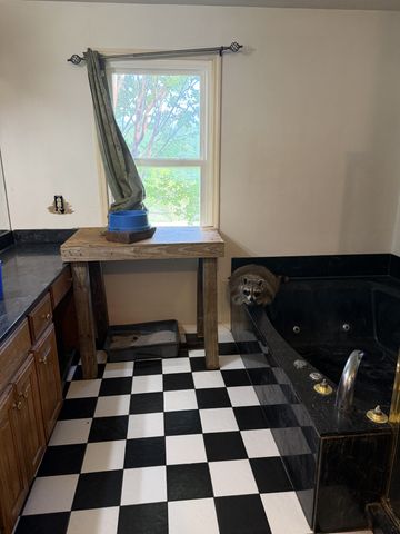 881 Coaling Rd, Charlotte, TN 37036