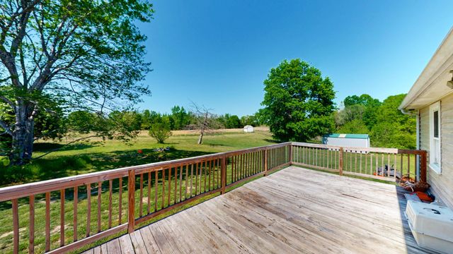 881 Coaling Rd, Charlotte, TN 37036