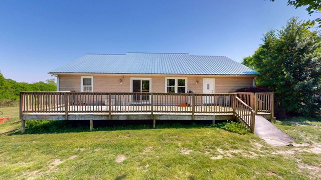881 Coaling Rd, Charlotte, TN 37036