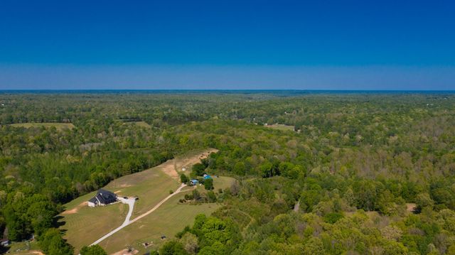 881 Coaling Rd, Charlotte, TN 37036