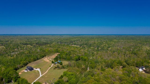 881 Coaling Rd, Charlotte, TN 37036