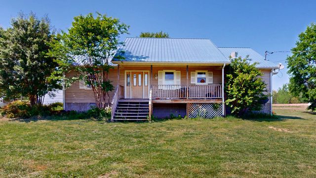 881 Coaling Rd, Charlotte, TN 37036