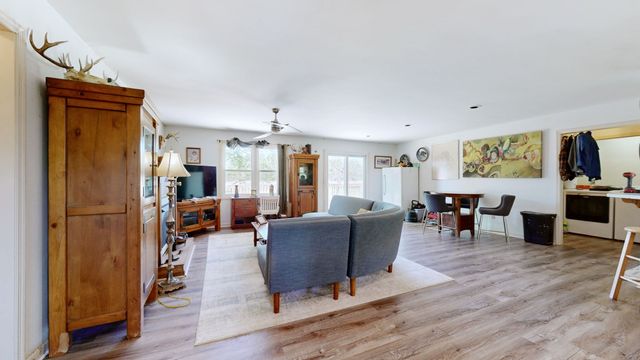 881 Coaling Rd, Charlotte, TN 37036
