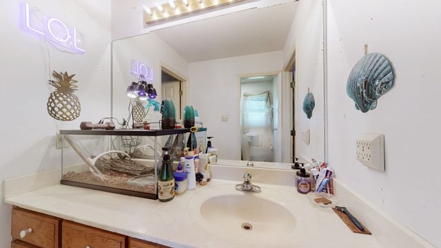 881 Coaling Rd, Charlotte, TN 37036