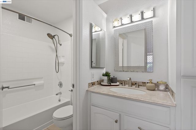 4671 Laurie Cmn 105, Livermore, CA 94550