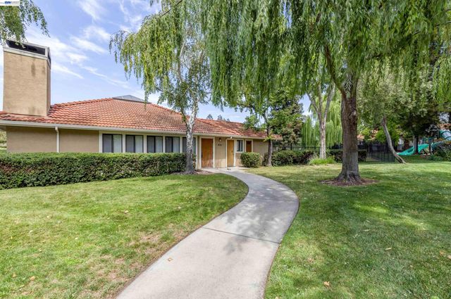 4671 Laurie Cmn 105, Livermore, CA 94550