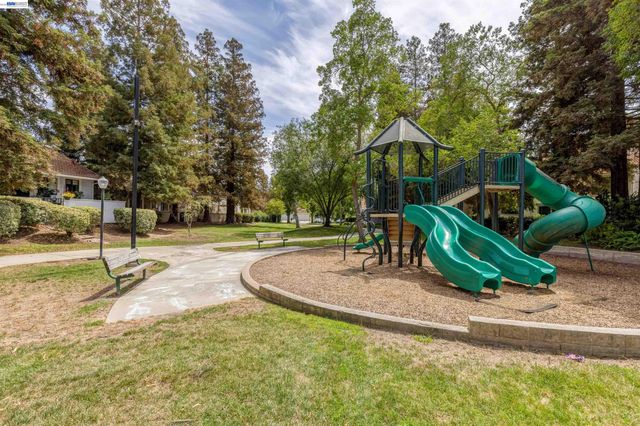 4671 Laurie Cmn 105, Livermore, CA 94550