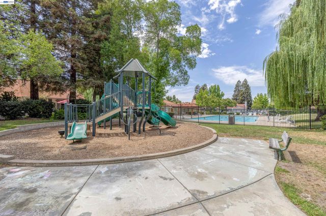 4671 Laurie Cmn 105, Livermore, CA 94550