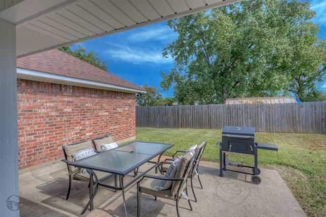 2116 Middle Creek Boulevard, Bossier City, LA 71111