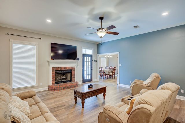 2116 Middle Creek Boulevard, Bossier City, LA 71111