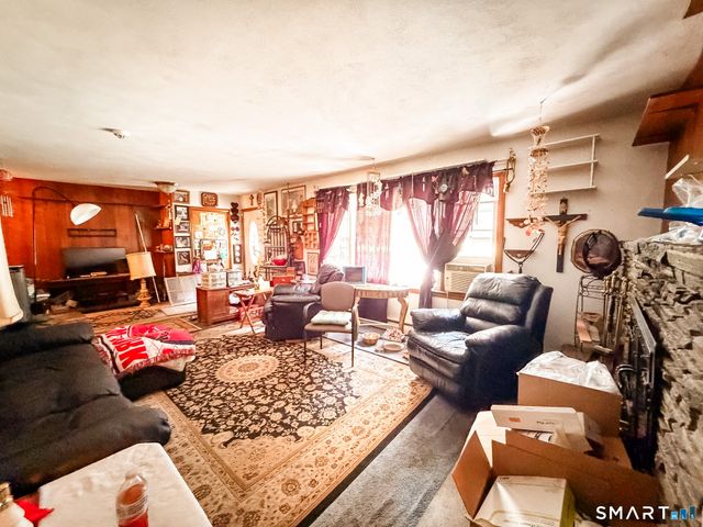 10 Stanley Drive, Plainfield, CT 06354