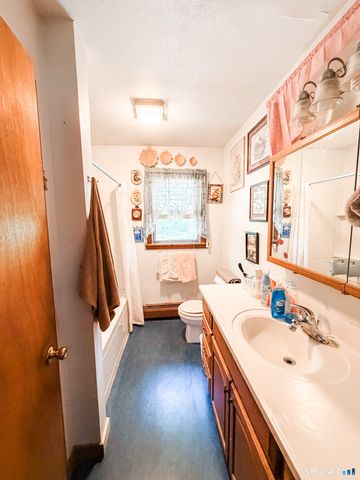 10 Stanley Drive, Plainfield, CT 06354