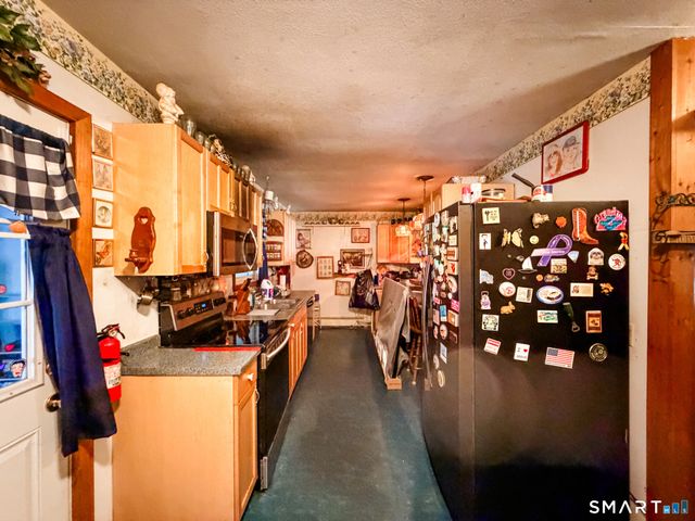 10 Stanley Drive, Plainfield, CT 06354