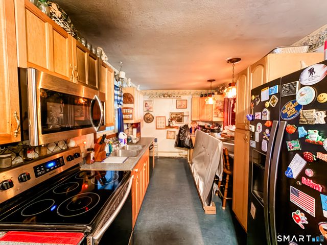 10 Stanley Drive, Plainfield, CT 06354
