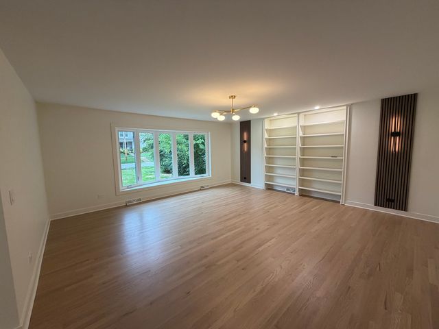 1106 North Path, Wheaton, IL 60187