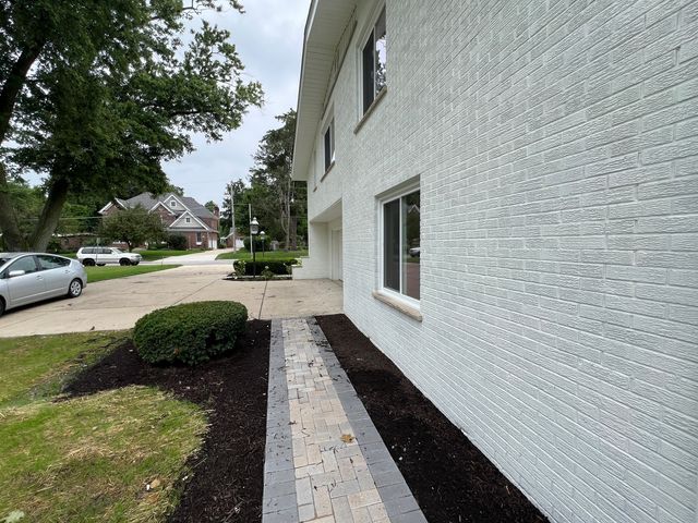 1106 North Path, Wheaton, IL 60187