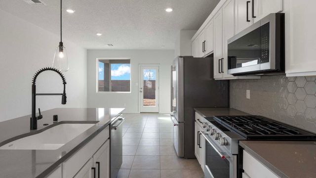 1494 Brillo Del Cielo Street NW, Los Lunas, NM 87031