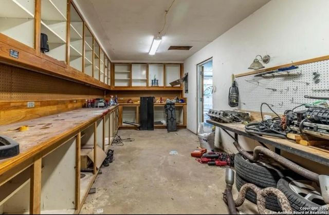 463 Sprucewood, San Antonio, TX 78216