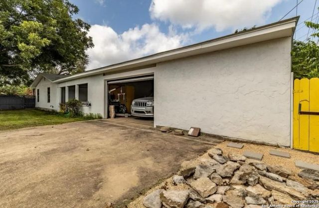 463 Sprucewood, San Antonio, TX 78216