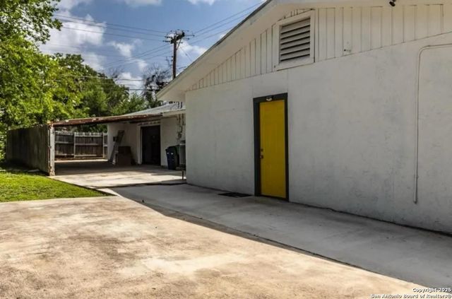 463 Sprucewood, San Antonio, TX 78216