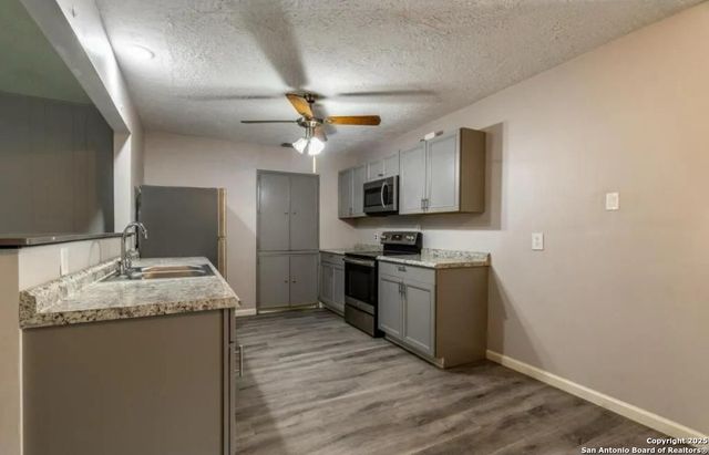 463 Sprucewood, San Antonio, TX 78216